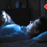 Ilustrasi dampak gadget sebelum tidur terhadap kualitas tidur